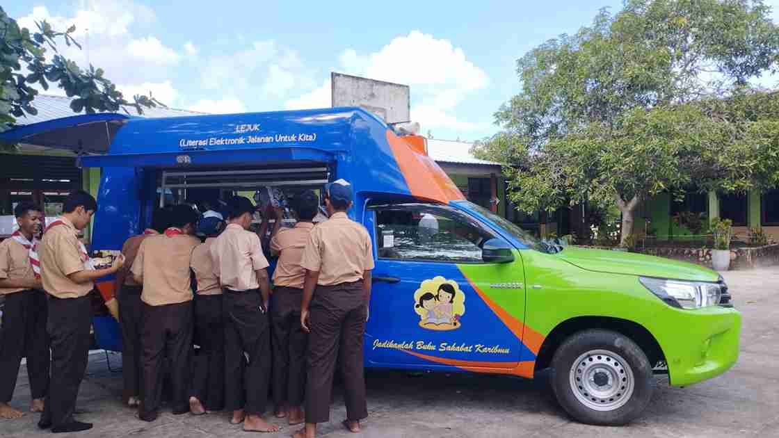 "Tehknologi Sebagai Alternatif Membangun Literasi: Bulan Bahasa 2025 di SMP Negeri 1 Membalong" "Tehknologi Sebagai Alternatif Membangun Literasi: Bulan Bahasa 2025 di SMP Negeri 1 Membalong"