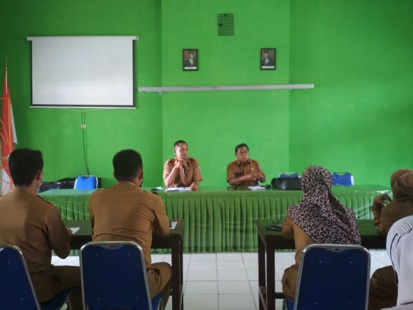 Pembinaan dari Pengawas Bina SMPN 1 Membalong