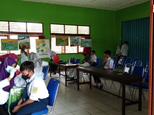 Tes Skrining Kesehatan di SMP Negeri 1 Membalong
