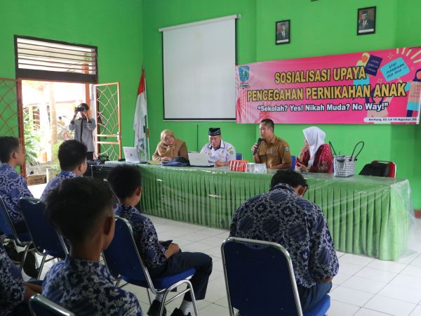Cegah Pernikahan di Bawah Umur, DSPPPA Belitung Edukasi Pelajar SMP Negeri 1 Membalong
