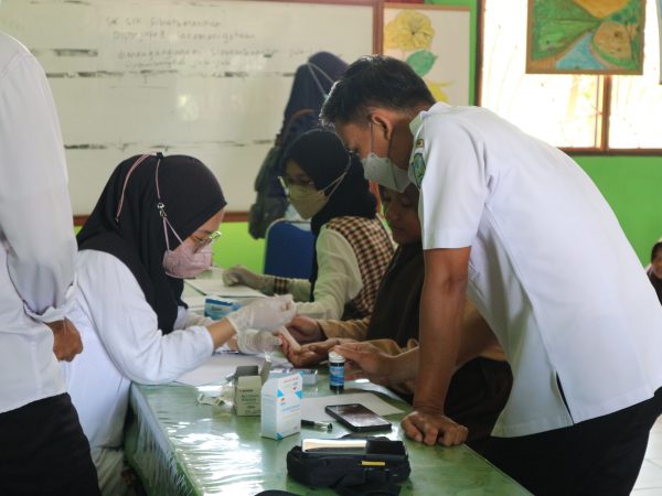 Skrining Kesehatan SMP Negeri 1 Membalong