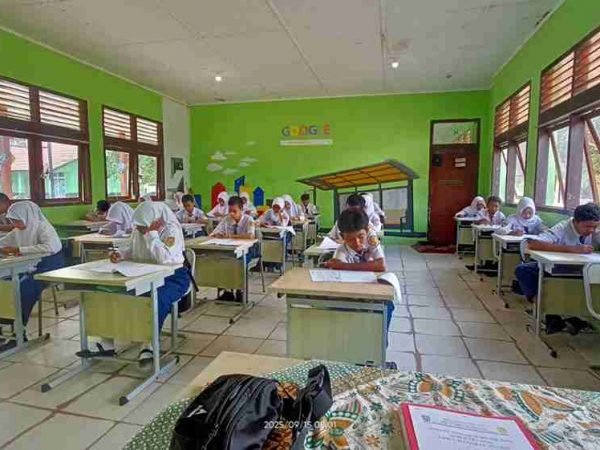 Pelaksanaan Sumatif Tengah Semester Ganjil 2025/2026 di SMP Negeri 1 Membalong