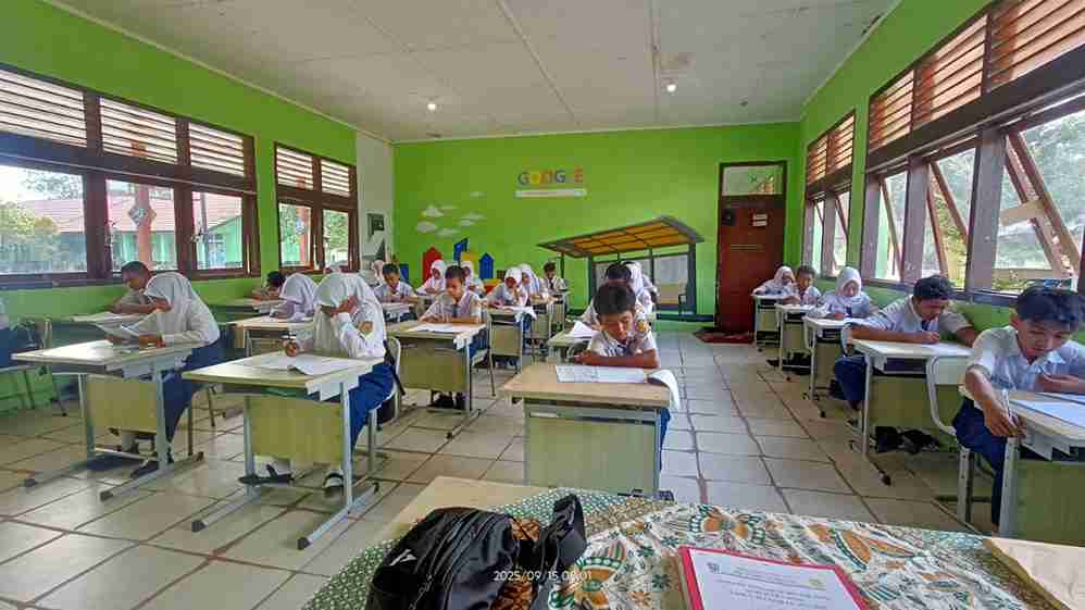 Pelaksanaan Sumatif Tengah Semester Ganjil 2025/2026 di SMP Negeri 1 Membalong