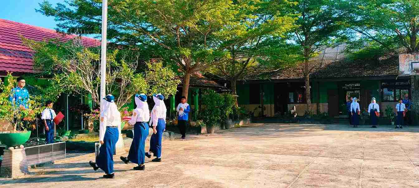 Khidmat dan Penuh Makna, SMPN 1 Membalong Gelar Upacara Peringatan Hari Lahir Pancasila 2026 Khidmat dan Penuh Makna, SMPN 1 Membalong Gelar Upacara Peringatan Hari Lahir Pancasila 2026