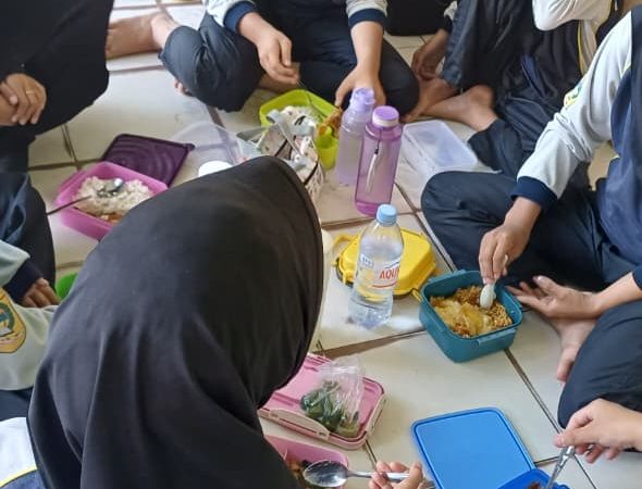 Nesamba BERSINAR: Wujudkan Generasi Bebas Narkoba Lewat Infaq Jumat Religi dan Makan Bergizi Seimbang