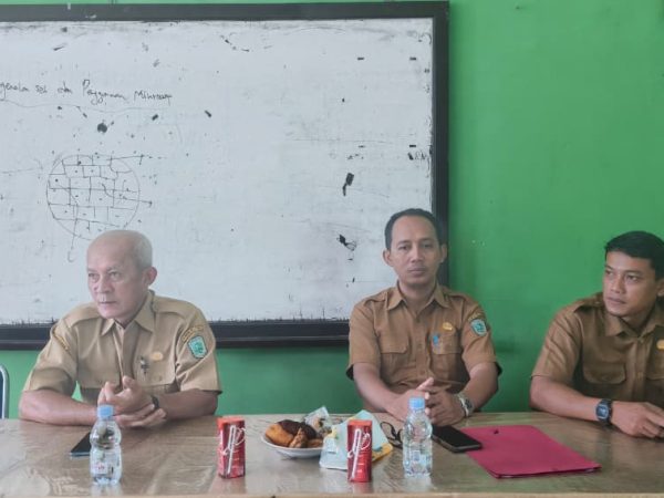 Usai Upacara, Pengawas Bina Gelar Rapat Koordinasi dan Pembinaan Guru/Pegawai SMPN 1 Membalong