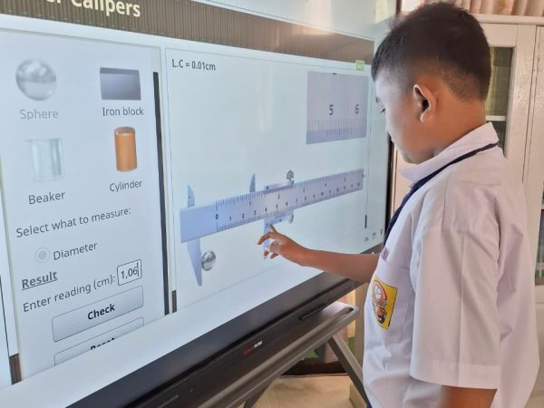 Tingkatkan Kualitas Pembelajaran, Pengawas Bina Lakukan Supervisi Akademik di SMPN 1 Membalong